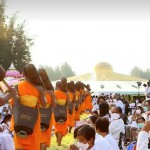 ปทุมธานี พสกนิกรชาวพุทธต้อนรับพระสงฆ์ 1,139 รูป จุดประทีปบูชาธรรมถวายพระพร สมเด็จเจ้าฟ้าพัชรกิติยาภาฯ