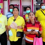 ปทุมธานี !!! ชาวสามโคก ปทุมธานี ยิ้มร่า กดเอทีเอ็มรับเงินช่วยเหลือน้ำท่วมก่อนใคร