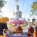 ปทุมธานี นายกสมาคมนักวิทยุและโทรทัศน์ฯ เป็นประธานในพิธีตักบาตรงานปริวาสกรรม ณ วัดเกาะเกรียง จ.ปทุมธานี ปทุมธานี นายกสมาคมนักวิทยุและโทรทัศน์ฯ เป็นประธานในพิธีตักบาตรงานปริวาสกรรม ณ วัดเกาะเกรียง จ.ปทุมธานี