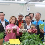 ปทุมธานี ที่ปรึกษารัฐมนตรีว่าการกระทรวงเกษตรและสหกรณ์ร่วมบันทึกข้อตกลงร่วมมือโครงการตลาดกลางเกษตรอินทรีย์ท้ายเกาะ ปทุมธานี ที่ปรึกษารัฐมนตรีว่าการกระทรวงเกษตรและสหกรณ์ร่วมบันทึกข้อตกลงร่วมมือโครงการตลาดกลางเกษตรอินทรีย์ท้ายเกาะ