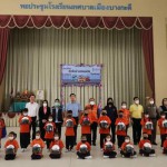 ปทุมธานี จังหวัดปทุมธานี จัด 3 กิจกรรมรณรงค์ความปลอดภัยทางถนนต่อเนื่อง เพื่อลดอุบัติเหตุบริเวณทางข้ามทางม้าลาย มุ่งเป้าให้ผู้ขับขี่สวมหมวกนิรภัย 100% และสร้างความปลอดภัยในรถรับ-ส่ง นักเรียน ปทุมธานี จังหวัดปทุมธานี จัด 3 กิจกรรมรณรงค์ความปลอดภัยทางถนนต่อเนื่อง เพื่อลดอุบัติเหตุบริเวณทางข้ามทางม้าลาย มุ่งเป้าให้ผู้ขับขี่สวมหมวกนิรภัย 100% และสร้างความปลอดภัยในรถรับ-ส่ง นักเรียน