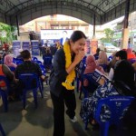 ปทุมธานี น้องหนึ่งว่าที่ผู้สมัครส.ส.พรรคภูมิใจไทยลงพื้นขอคะแนนเสียงจากพี่น้องชาวมุสลิม