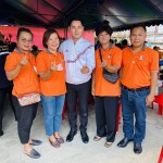 ปทุมธานี กระแสแรงไม่หยุด”เคภัทรพล”ว่าที่ผู้สมัคร สส.จ.ปทุมธานี พรรครวมไทยสร้างชาติ แม่ยกลำลูกกา ยังกรี๊ด เคภัทรพล คุกเขาอ้อนขอคะแนน และสวมกอดอย่างเป็นกันเอง