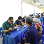 ปทุมธานี “ยังไม่แผ่ว” รับสมัครขึ้นบัญชีสำรองตัวแทนจำหน่ายสลากกินแบ่งรัฐบาลวันที่ 3 ของปทุมธานี ชาวบ้านยังแห่สมัครล้นศาลากลาง ปทุมธานี “ยังไม่แผ่ว” รับสมัครขึ้นบัญชีสำรองตัวแทนจำหน่ายสลากกินแบ่งรัฐบาลวันที่ 3 ของปทุมธานี ชาวบ้านยังแห่สมัครล้นศาลากลาง