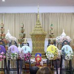 พระบาทสมเด็จพระเจ้าอยู่หัว ทรงพระกรุณาโปรดเกล้าฯ พระราชทานน้ำหลวงอาบศพและพวงมาลา ในพิธีศพนายณรงศักดิ์ โอสถธนากร ผู้ว่าราชการจังหวัดปทุมธานี