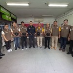 นนทบุรี “ด้วยรักและห่วงใย” ดร.ประธานชาติ พร้อมที่ปรึกษา กต.ตร.มอบหมวกกันกระสุนยุทธวิธี และทีวีสี ให้กับกองกำกับสืบสวนสอบสวนตำรวจภูธรจังหวัดนนทบุรี ณ กองกับการสืบสวนสอบสวนตำรวจภูธรจังหวัดนนทบุรี อำเภอเมือง จังหวัดนนทบุรี นนทบุรี “ด้วยรักและห่วงใย” ดร.ประธานชาติ พร้อมที่ปรึกษา กต.ตร.มอบหมวกกันกระสุนยุทธวิธี และทีวีสี ให้กับกองกำกับสืบสวนสอบสวนตำรวจภูธรจังหวัดนนทบุรี ณ กองกับการสืบสวนสอบสวนตำรวจภูธรจังหวัดนนทบุรี อำเภอเมือง จังหวัดนนทบุรี