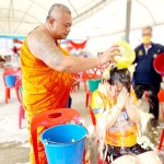 ปทุมธานี “เปิดแล้วลานบุญ”งานหล่อเทียนจำนำพรรษา วัดตระพัง พร้อมอาบน้ำมนต์ธรณีสารใหญ่ พระครูขันติธรรมรัต