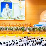 ปทุมธานี คณะสงฆ์ 1,072 รูป และพุทธศาสนิกชนเจริญสมาธิภาวนาถวายเป็นพระราชกุศล ที่วัดพระธรรมกาย