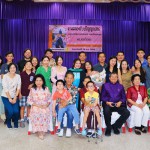 ปทุมธานี นายสุทัศน์ คงแย้ม ผู้อำนวยการท่องเที่ยวและกีฬาจังหวัดปทุมธานีร่วมฉลองงานรับปริญญาบัตร แพทย์หญิงกมลลักษณ์ เทพเอื้อตระกูล (หมอก้อย)