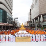 ปทุมธานี พุทธศาสนิกชนตักบาตรพระ 4 ประเทศ 10,000 รูปที่หาดใหญ่ จ.สงขลา เผยแผ่วัฒนธรรมชาวพุทธไปทั่วโลก