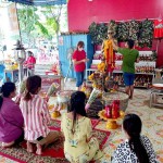 ปทุมธานี “โค้งสุดท้าย”ชาวบ้าน ส่องเลขธูป หางประทัด ไอ้ไข่วัดบางเตยกลางสามโคก ก่อนวันหวยออก