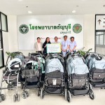 ปทุมธานี ฟิวเจอร์พาร์ครังสิตมอบรถเข็นให้กับโรงพยาบาลธัญบุรีเพื่อส่งต่อสำหรับผู้ป่วย ปทุมธานี ฟิวเจอร์พาร์ครังสิตมอบรถเข็นให้กับโรงพยาบาลธัญบุรีเพื่อส่งต่อสำหรับผู้ป่วย