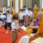 ปทุมธานี พระธรรมรัตนาภรณ์ ที่ปรึกษาเจ้าคณะภาค 1 มอบทุนการศึกษาพระเรียนบาลีและนักเรียนนักศึกษาจำนวน 401 ทุน
