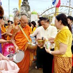 ปทุมธานี วัดสะแก สามโคก  จัดพิธีทำบุญตักบาตรเทโวหณะ ในวันออกพรรษา พร้อมพิธียกหลวงพ่อเทโวขึ้นประดิษฐานหน้าวิหารริมน้ำ  ณ วัดสะแก ตำบลสามโคก อำเภอสามโคก จังหวัดปทุมธานี