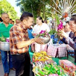 ปทุมธานี วัดบ้านพร้าวใน สามโคก จัดพิธีทำบุญตักบาตรพระร้อย ประจำปี 2566 พุทธศาสนิกชนร่วม ทำบุญมากมาย ณ วัดบ้านพร้าวใน  ตำบลเชียงรากใหญ่ อำเภอสามโคก จังหวัดปทุมธานี