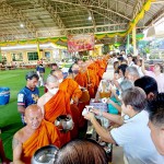 ปทุมธานี รองผู้ว่าราชการจังหวัดปทุมธานี เป็นประธานพิธีทำบุญตักบาตร ข้าวสารอาหารแห้ง ปีใหม่ พุทธศักราช 2567 ณ วัดโบสถ์ ตำบลบางกระบือ  อำเภอสามโคก จังหวัดปทุมธานี