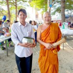 ปทุมธานี “คลื่นมหาชนคนบุญ” ร่วมพิธีทำบุญตักบาตร ขึ้นปีใหม่ พุทธศักราช 2567 กันอย่างคึกคัก ณ วัดบางเตยกลาง ตำบลบางเตย  อำเภอสามโคก จังหวัดปทุมธานี