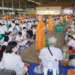 ปทุมธานี พุทธศาสนิกชน 5,000 คน ตักบาตรพระ 1,000 รูป ในวันมาฆบูชา พร้อมงาน 7 บุญใหญ่ที่วัดพระธรรมกาย