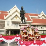 ปทุมธานี จัดพิธีถวายราชสักการะ วางพานพุ่มดอกไม้สดและกล่าวถวายราชสดุดี น้อมรำลึกในพระมหากรุณาธิคุณพระบาทสมเด็จพระจุลจอมเกล้าเจ้าอยู่หัว เนื่องในวันท้องถิ่นไทย ประจำปี 2567