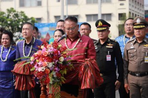 ตำรวจภูธรจังหวัดสุรินทร์ นำข้าราชการตำรวจในสังกัด ร่วมเป็นเกียรติและวางพวงมาลา เนื่องในงานวันที่ระลึกพระยาสุรินทรภักดีศรีณรงค์จางวาง และวันทำบุญเพื่อแผ่นดินไทย ประจำปี 2567