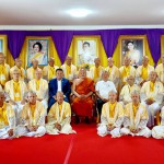 ปทุมธานี มูลนิธิศูนย์ส่งเสริมพระพุทธศาสนาแห่งประเทศไทย จัดพิธีมอบผ้าไตรแก่นาคผู้เข้าร่วมโครงการอุปสมบทเฉลิมพระเกียรติ ๔๙ รูป