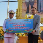 ปทุมธานี-พิธีปิดการแข่งขันเรือยาวประเพณี จังหวัดปทุมธานี สุดอลังการด้วยการจุดพลุกลางลำน้ำแม่น้ำเจ้าพระยากว่า 10 ชุด สร้างความตื่นตาตื่นใจให้กับผู้เข้าร่วมงานเป็นอย่างมาก