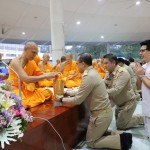 ปทุมธานี-ผู้ว่าฯ ปทุมธานี หิ้วปิ่นโตเข้าวัดพระธรรมกาย พาหัวหน้าส่วนข้าราชการรักษาศีล 5 ปทุมธานี-ผู้ว่าฯ ปทุมธานี หิ้วปิ่นโตเข้าวัดพระธรรมกาย พาหัวหน้าส่วนข้าราชการรักษาศีล 5