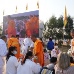 พุทธศาสนิกชนร่วมบุญใหญ่ ตักบาตรพระ 1,141 รูป รำลึกเส้นทางพระผู้ปราบมารอนุสรณ์สถาน 7 แห่ง พุทธศาสนิกชนร่วมบุญใหญ่ ตักบาตรพระ 1,141 รูป รำลึกเส้นทางพระผู้ปราบมารอนุสรณ์สถาน 7 แห่ง