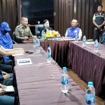 ปทุมธานี-ปวีณา ผกก.สภ.ประตูน้ำจุฬาลงกรณ์ นายอำเภอธัญบุรี พม. ผู้บริหารห้างสรรพสินค้าประชุมติดตามคดี หนุ่มพนักงานสวนสนุกห้างดังขยี้กามเด็กหญิง 11 ขวบ ปทุมธานี-ปวีณา ผกก.สภ.ประตูน้ำจุฬาลงกรณ์ นายอำเภอธัญบุรี พม. ผู้บริหารห้างสรรพสินค้าประชุมติดตามคดี หนุ่มพนักงานสวนสนุกห้างดังขยี้กามเด็กหญิง 11 ขวบ