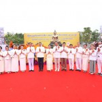 ปทุมธานี-พุทธศาสนิกชนนับหมื่นร่วมทำบุญตักบาตรพระสงฆ์ 1 หมื่นรูป ฉลองเมืองนครราชสีมา 557 ปี