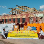 ปทุมธานี-น้ำใจไทยถึงมัณฑะเลย์ พระสงฆ์และศิษย์วัดพระธรรมกายมอบสิ่งของช่วยผู้ประสบภัยแผ่นดินไหว