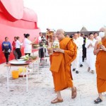 ปทุมธานี-ผู้ว่าฯ สมคิดนำพุทธศาสนิกชน ร่วมพิธีเจริญพระพุทธมนต์ และเวียนเทียน เนื่องในวันวิสาขบูชา รอบหลวงพ่อโสธร องค์ใหญ่ ริมแม่น้ำเจ้าพระยา ปทุมธานี-ผู้ว่าฯ สมคิดนำพุทธศาสนิกชน ร่วมพิธีเจริญพระพุทธมนต์ และเวียนเทียน เนื่องในวันวิสาขบูชา รอบหลวงพ่อโสธร องค์ใหญ่ ริมแม่น้ำเจ้าพระยา