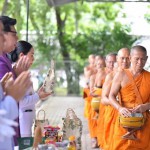 ปทุมธานี-พสกนิกรคลองหลวงพร้อมใจทำบุญตักบาตรเนื่องในโอกาสวันเฉลิมพระชนมพรรษาสมเด็จพระนางเจ้าฯ พระบรมราชินี ปทุมธานี-พสกนิกรคลองหลวงพร้อมใจทำบุญตักบาตรเนื่องในโอกาสวันเฉลิมพระชนมพรรษาสมเด็จพระนางเจ้าฯ พระบรมราชินี