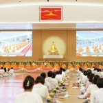 ปทุมธานี-พุทธศาสนิกชนกว่า 10,000 คน ร่วมถวายผ้าอาบน้ำฝนและโคมประทีปในวันอาสาฬหบูชาที่วัดพระธรรมกาย ปทุมธานี-พุทธศาสนิกชนกว่า 10,000 คน ร่วมถวายผ้าอาบน้ำฝนและโคมประทีปในวันอาสาฬหบูชาที่วัดพระธรรมกาย