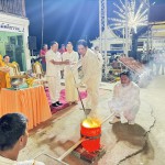 ปทุมธานี“ วัดสิงห์สามโคก”จัดพิธีทำบุญใหญ่เททองหล่อพระประธานปางลีลาสูง ๒.๘๙ เมตร องค์ที่ ๖ เพื่อถวายเป็นพุทธบูชาและมอบให้กับวัดในถิ่นทุรกันดาร ณ ศาลาดินวัดสิงห์ ตำบลสามโคก อำเภอสามโคก จังหวัดปทุมธานี ปทุมธานี“ วัดสิงห์สามโคก”จัดพิธีทำบุญใหญ่เททองหล่อพระประธานปางลีลาสูง ๒.๘๙ เมตร องค์ที่ ๖ เพื่อถวายเป็นพุทธบูชาและมอบให้กับวัดในถิ่นทุรกันดาร ณ ศาลาดินวัดสิงห์ ตำบลสามโคก อำเภอสามโคก จังหวัดปทุมธานี