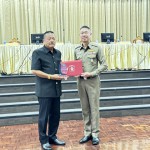 นนทบุรี “ดร.ประธานชาติ”เข้ารับโล่เกียรติคุณ จากผู้บัญชาการตำรวจภูธรภาค 1 ช่วยเหลือสนับสนุนกิจการตำรวจ ตำรวจภูธรนนทบุรี เปิดศูนย์รับแจ้งความและบริหารจัดการคดีอาชญากรรมทางเทคโนโลยี (ศูนย์แจ้งความออนไลน์) !!!  ณ ห้องประชุมอมรวิวัฒน์ ตำรวจภูธรภาค 1 กรุงเทพมหานคร