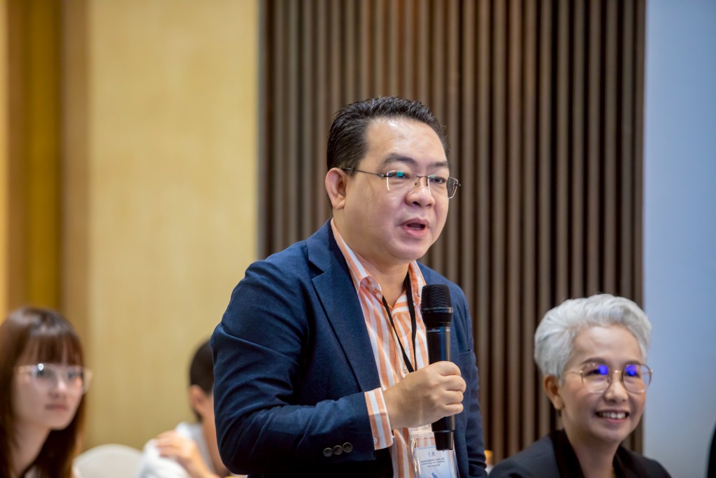 447B8F4E-016E-4239-9F35-4E2C35FE5F6C