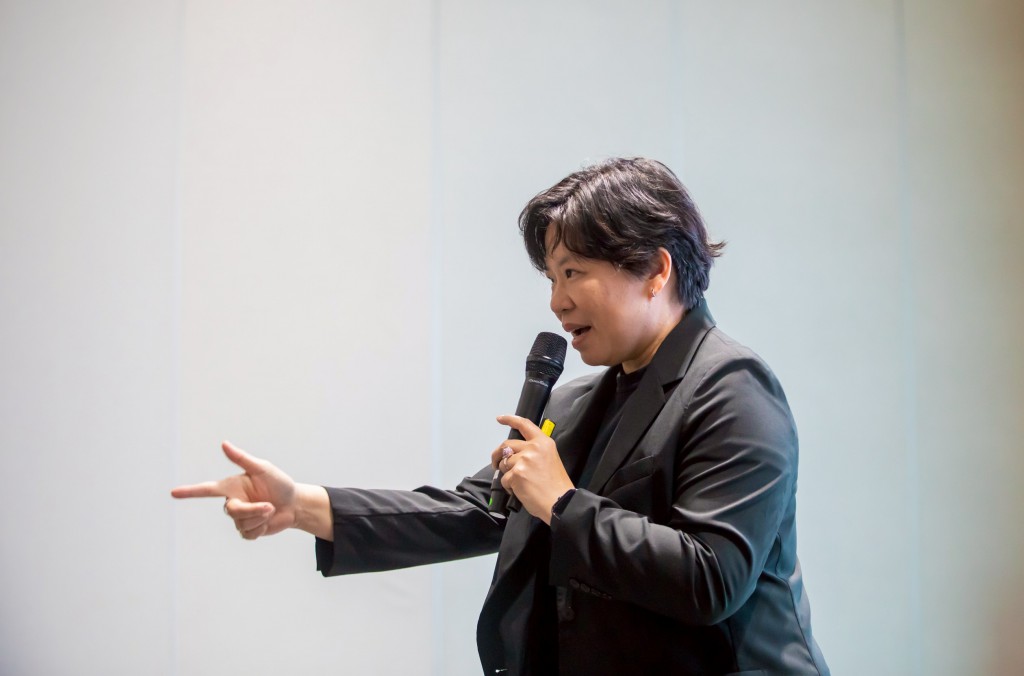 842E3AD2-0FAF-44F3-B5B6-0B2B1B2ACABB