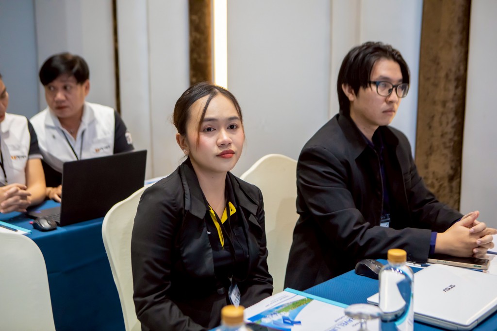 FF905C59-6B53-45C9-81DC-810E1518B5F8