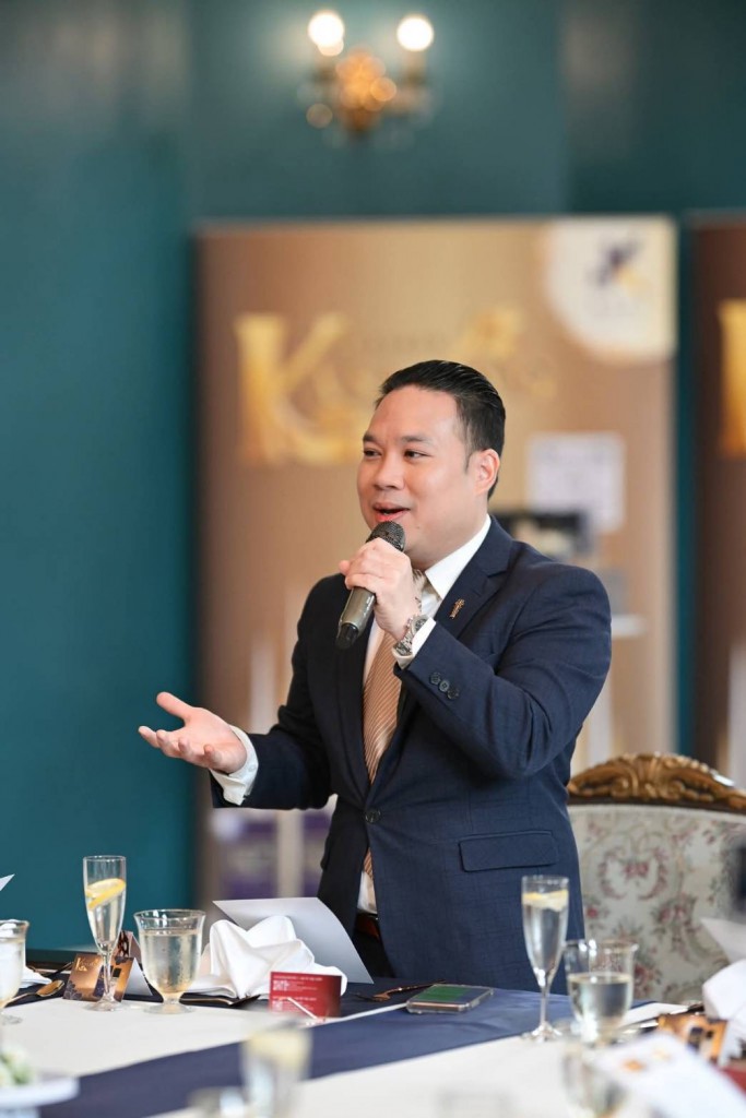 DB0B285A-436E-43B5-B2D2-04D64D2252B9