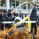 ธนกร” ลงพื้นที่ติดตามความคืบหน้าการพัฒนาอุตสาหกรรมป้องกันประเทศ หนุนลดพึ่งพาอาวุธยุทโธปกรณ์จากต่างประเทศ หันพัฒนาคน สร้างเศรษฐกิจอุตสาหกรรมป้องกันประเทศที่สร้างรายได้ให้กับคนไทย มั่นใจศักยภาพคนไทยไม่แพ้ใครในตลาดโลก