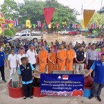 ปทุมธานี-วัดพระธรรมกายส่งถุงยังชีพ 500 ชุด ช่วยเหลือเร่งด่วนผู้ประสบภัยน้ำท่วมผักไห่ อยุธยา