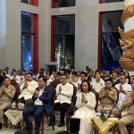 ปทุมธานี-นายกหนูอนุทินควงภรรยาร่วมนายกแจ็สบวชพระ 20 รูป ยกช่อฟ้าวัดเทพสรธรรมาราม ประชาชนหลายพันคนรอเข้าร่วมพิธี