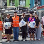 ปทุมธานี-ผู้ว่าฯ เอกวิทย์ ร่วมให้กำลังใจผู้ประสบเหตุอัคคีภัย หมู่บ้านพนาสนธิ์