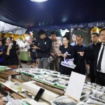 ปทุมธานี “พ่อเมืองปทุมธานี”ลงพื้นที่ประชาสัมพันธ์ใช้สิทธิ์วันแรกใน“โครงการคนละครึ่งพลัส”  ณ บริเวณตลาดเทศบาลเมืองปทุม อำเภอเมือง จังหวัดปทุมธานี