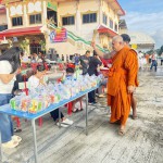 ปทุมธานี “คลื่นคนบุญตักบาตรพระร้อย” วัดตระพัง สามโคก ปทุมธานี ประจำปี 2568 กันอย่างคึกคัก !!!