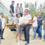 ปทุมธานี“นายกอู๋“นายกเทศมนตรีเมืองบางกะดี นำถุงยังชีพขนาดใหญ่ มามอบให้ชาวบ้านที่ได้รับความเดือดร้อนน้ำท่วมบ้านเรือนในเขตพื้นที่ อย่างต่อเนื่อง !!!