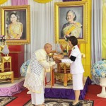 ปทุมธานี”รัฐมนตรีตรีนุช“เป็นประธาน พิธีมอบผ้าไตรพระราชทาน โครงการอุปสมบทเฉลิมพระเกียรติ ๙๙ รูป