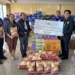 ปทุมธานี-ธารน้ำใจชาวปทุมธานี หลั่งไหลไม่ขาดสาย เตรียมส่งมอบสู่ผู้ประสบอุทกภัยภาคใต้