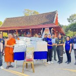 ปทุมธานี-วัดสิงห์ สามโคก มอบถุงยังชีพ“ชุดกำลังใจ”ช่วยเหลือชาวบ้านในเขตพื้นที่ 277 ครัวเรือนที่ได้รับผลกระทบน้ำท่วม !!!  ณ วัดสิงห์ ตำบลสามโคก อำเภอสามโคก จังหวัดปทุมธานี